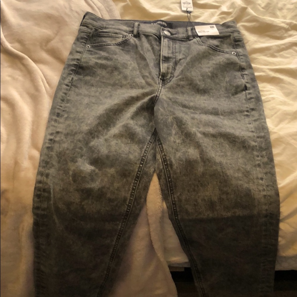 Express sz10 super high rise black acid wash jeans